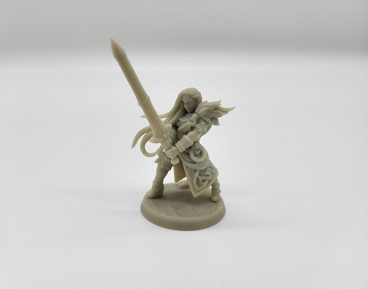 Female Fighter dnd Viking mini - Norse | Male | Heroine | Fighter | Barbarian | Fantasy, Human| Pathfinder | Wargaming, 28mm 32mm-1