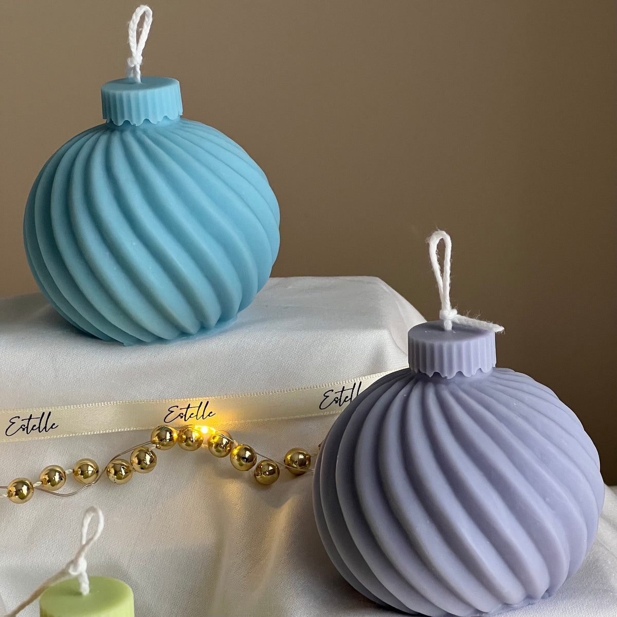 Swirl Christmas Bauble Soy Candle: Handmade Holiday Decor-5