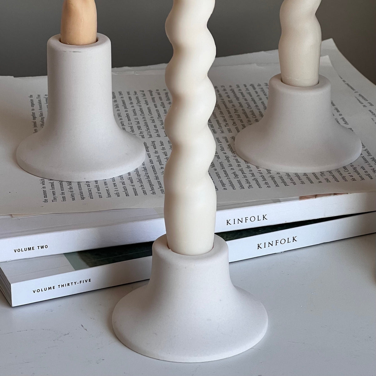 Round Jesmonite Candlestick Holder: Minimalist Table Decor-3