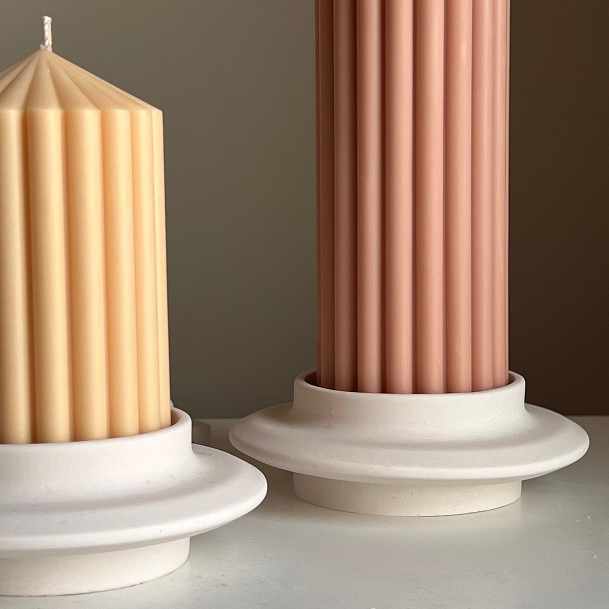 Handmade Jesmonite Round Pillar Candle Holder: Minimalist Wedding Decor-2