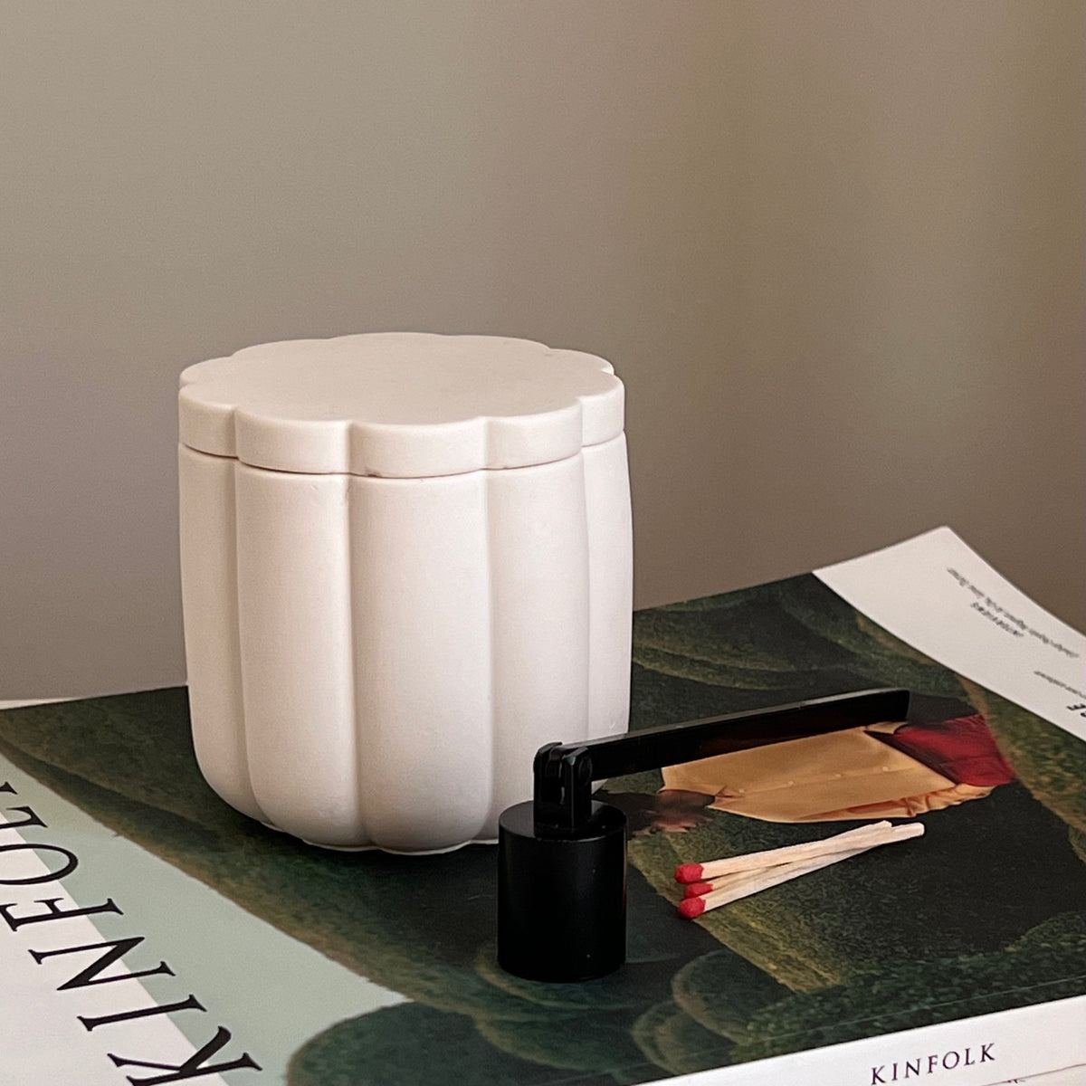 Handmade Flower Soy Wax Candle in Jesmonite Flower Jar with Wood Wick-7