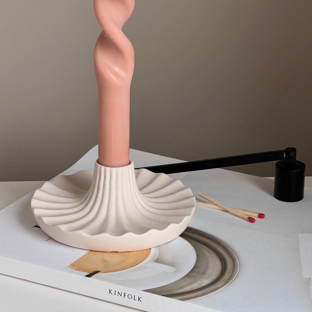 Round Jesmonite Candlestick Holder: Elegant Table Decor-3