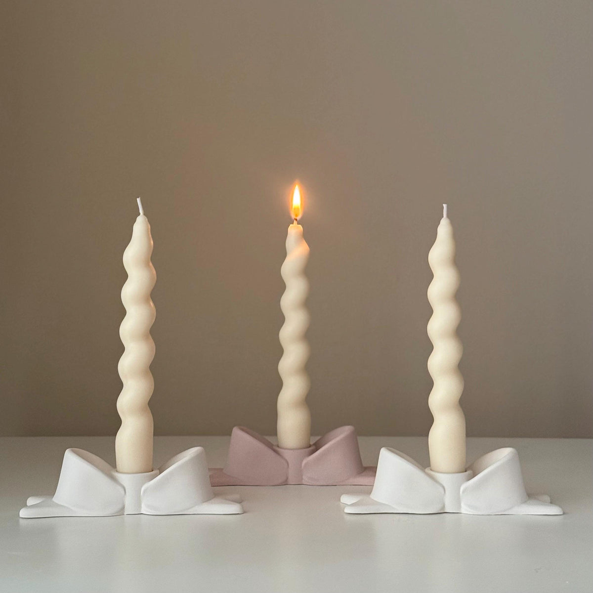Bowtie Jesmonite Candlestick Holder: Modern Table Decor-1