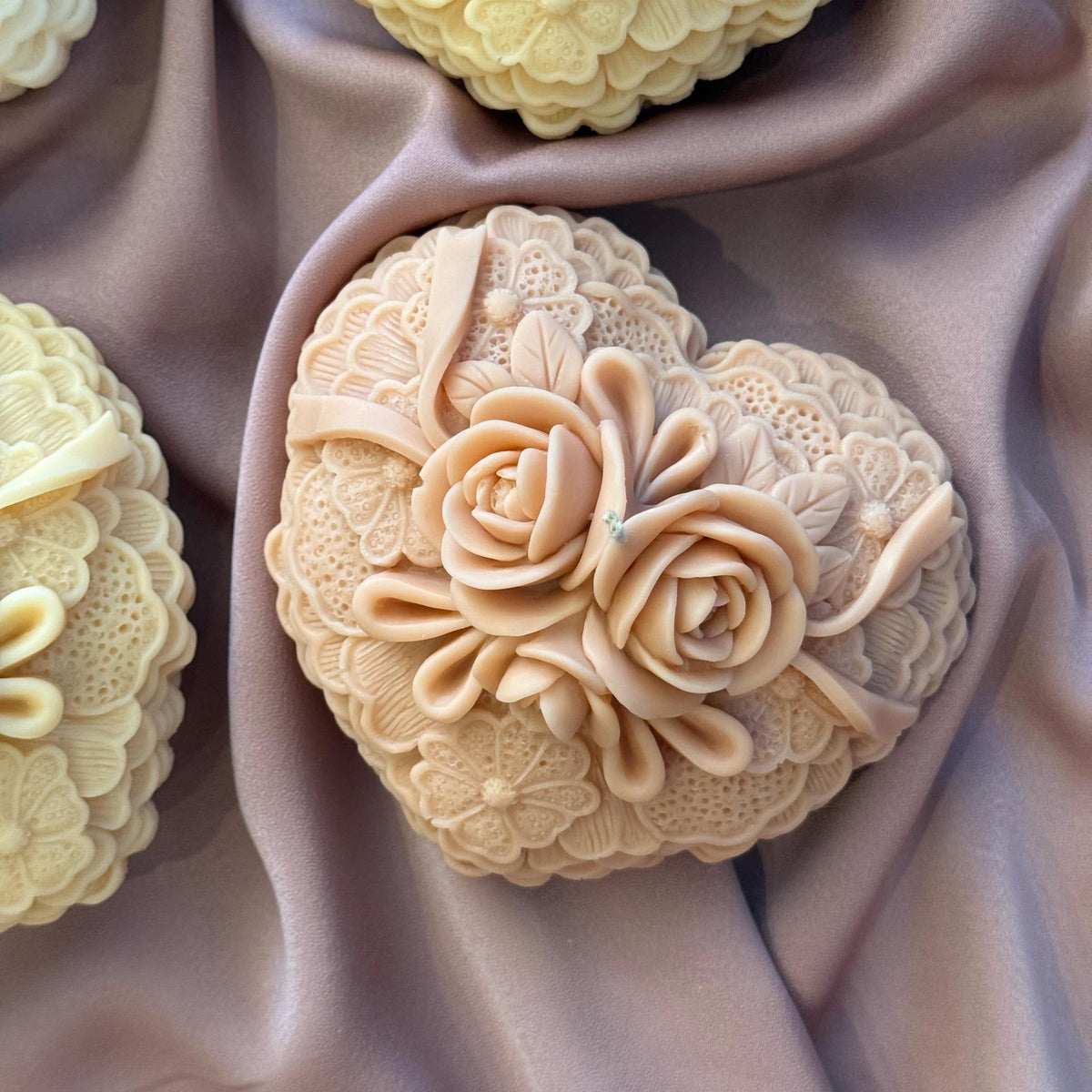 Flower Heart Soy Candle: Handmade Home Decor Gift-3