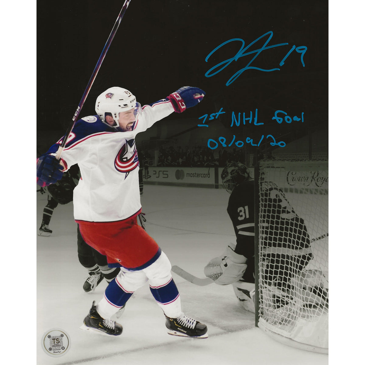 Photo 8x10 de Liam Foudy des Columbus Blue Jackets, autographiée et légendée « 1st NHL Goal 08/09/20 », le représentant célébrant un but.-1