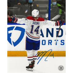 Foto de 8x10 de Nick Suzuki celebrando un gol, autografiada por los Montreal Canadiens-1