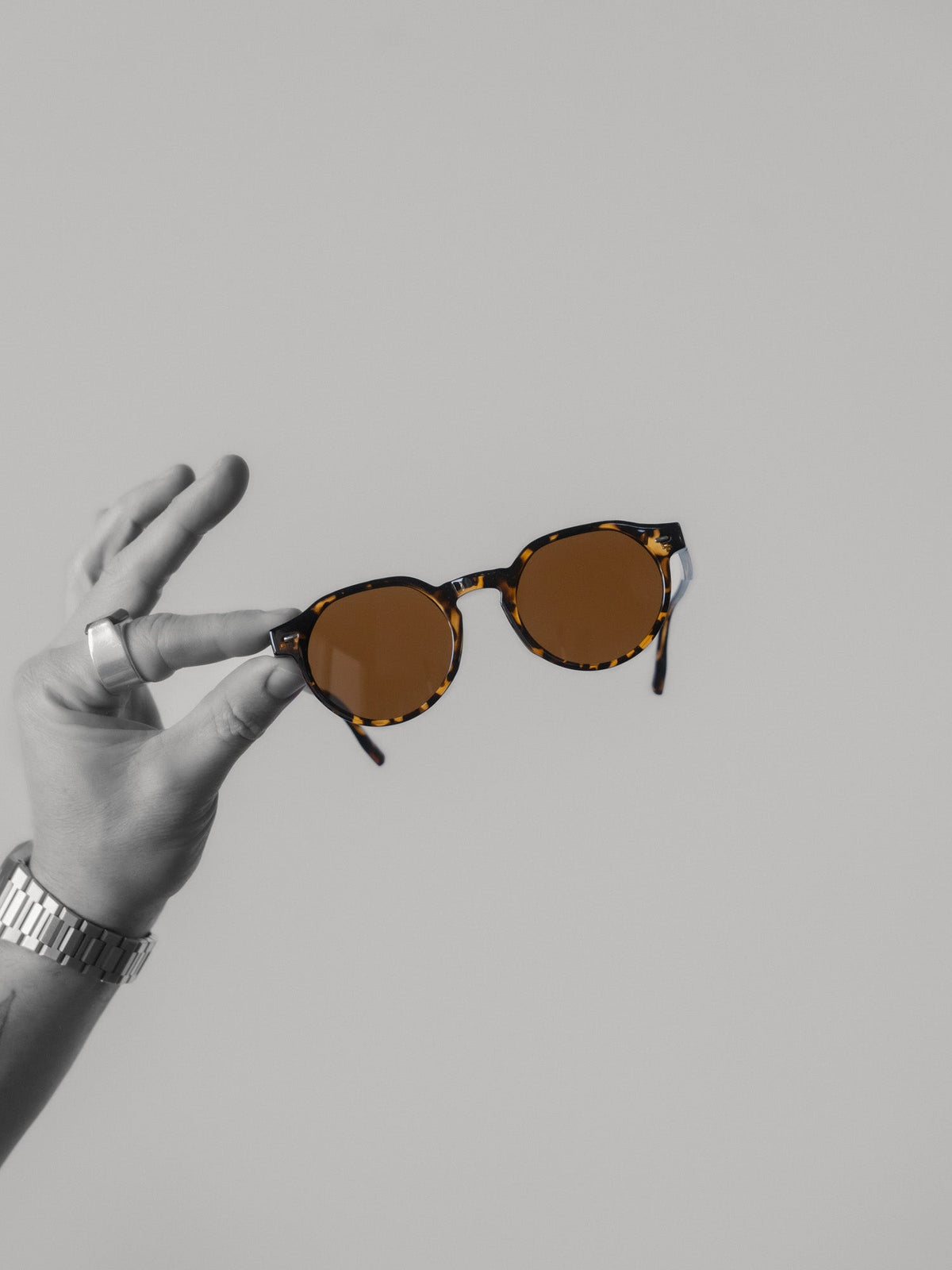 Boléro Brody — Round Keyhole Bridge Sunglasses-21