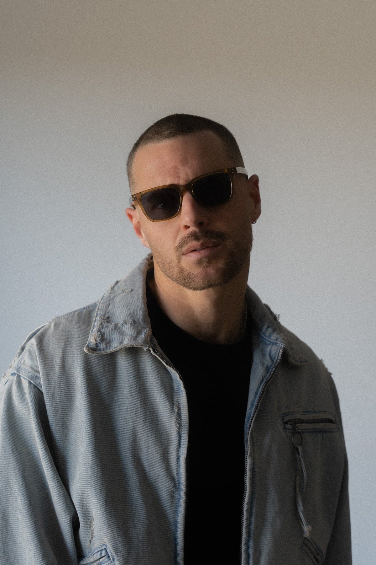 Boléro Vale — Black Classic Square Sunglasses-21