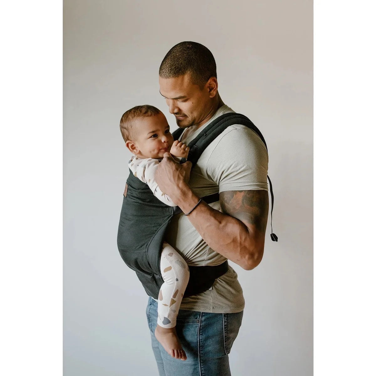The Beluga Buckle Carrier-1