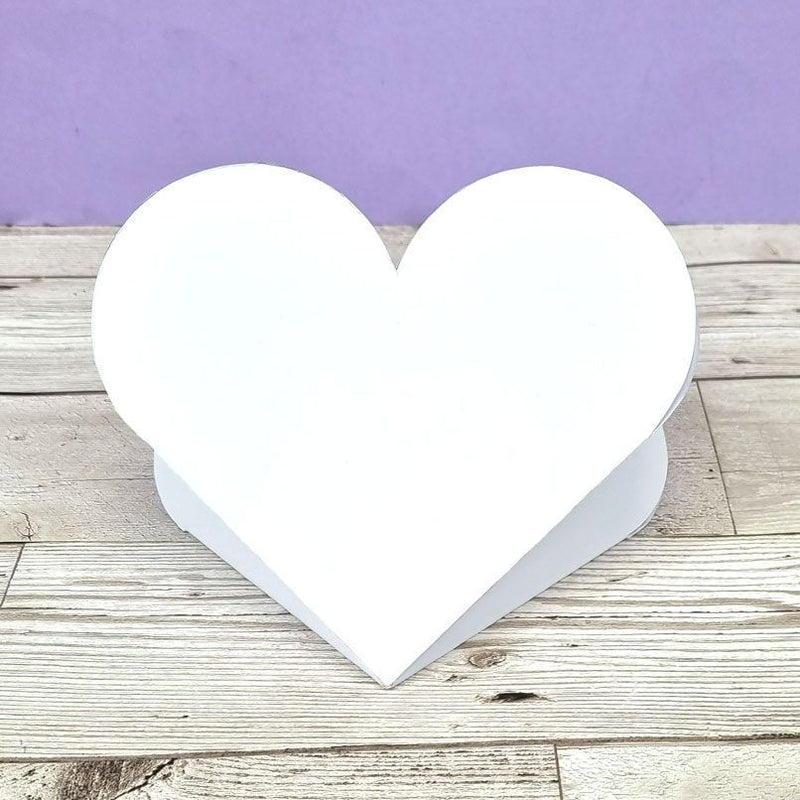 Tarjetas y sobres de lujo con forma: Tarjeta con pliegue en forma de corazón-1