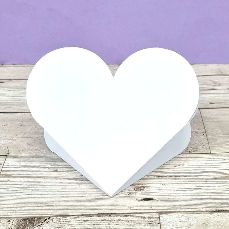 Tarjetas y sobres de lujo con forma: Tarjeta con pliegue en forma de corazón